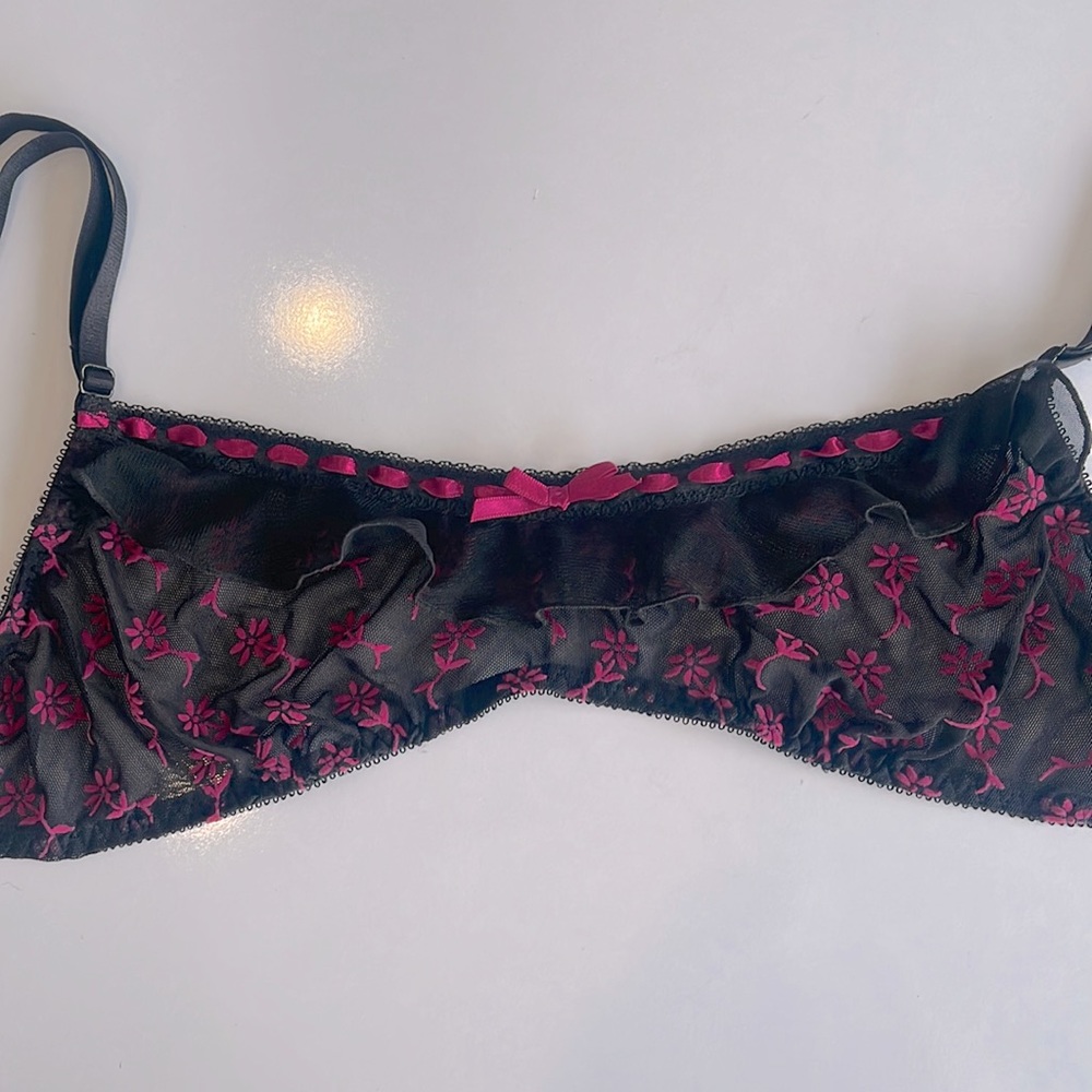 Fredericks of Hollywood sheer wireless bralette 🖤💕
